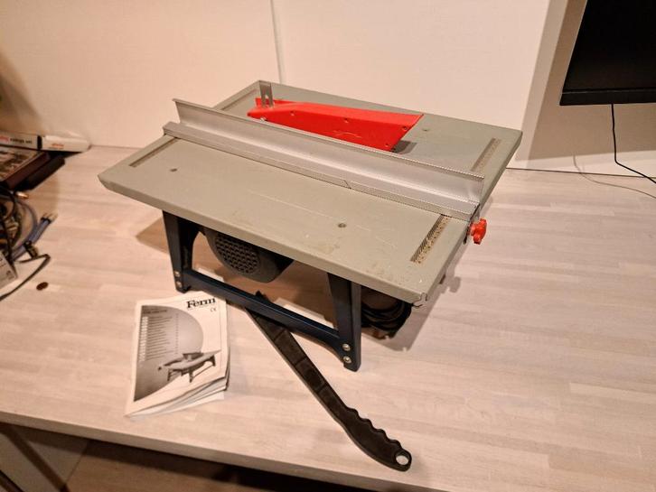 Ferm Zaagtafel voor zaagdikte 43 mm, Doe-het-zelf en Verbouw, Gereedschap | Zaagmachines, Gebruikt, Cirkelzaag, 600 tot 1200 watt