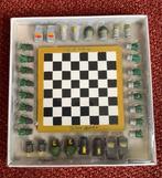 Leuk schaakspel met een groen thema. The Green lifestyle, Hobby en Vrije tijd, Gezelschapsspellen | Bordspellen, Ophalen of Verzenden