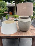 Kruiklamp met 2 lampenkappen, Huis en Inrichting, Lampen | Lampenkappen, Ophalen of Verzenden, Zo goed als nieuw, Bruin, Rond