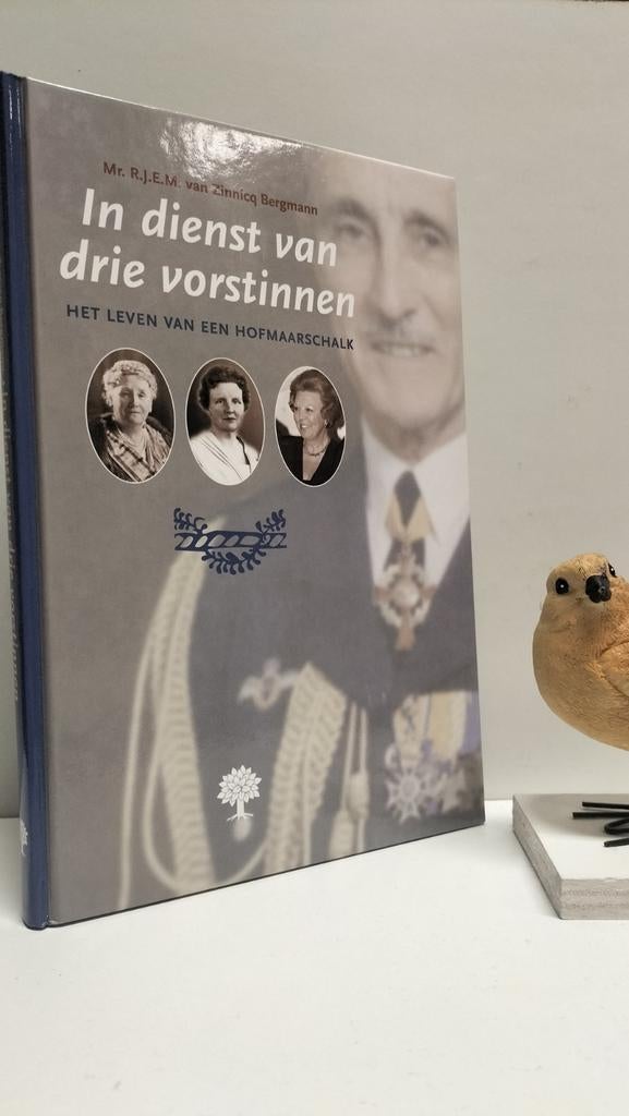 Zinnicq Bergmann, Mr. R.J.E.M. van;In dienst v 3 vorstinnen, Ophalen of Verzenden, Gelezen