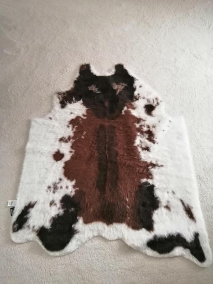 2 imitatie Vloerkleedjes, koe en poolvos, Huis en Inrichting, Stoffering | Tapijten en Kleden, Zo goed als nieuw, 50 tot 100 cm