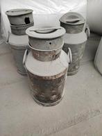 Oude melkbussen van dik ijzer, Ophalen