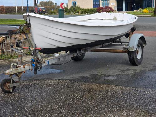 Leuk klein bootje/ vis boot geschikt voor kinderen, Watersport en Boten, Sloepen, Gebruikt, Tot 10 pk, 3 tot 6 meter, Buitenboordmotor