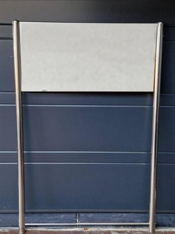 Reclame bord, RVS beschikbaar voor biedingen