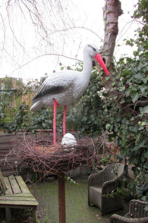 Ooievaar op nest (op paal + babypop - kraamperiode geboorte), Hobby en Vrije tijd, Feestartikelen | Verhuur, Zo goed als nieuw