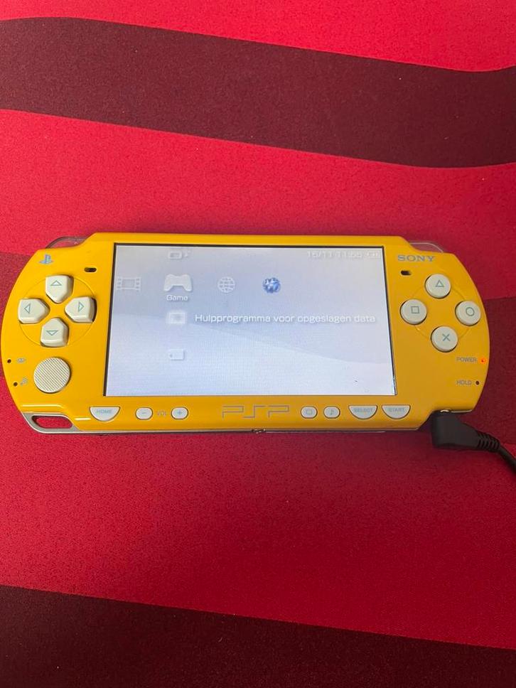 Sony PSP 2000 Geel/Wit, Spelcomputers en Games, Spelcomputers | Sony PSP, Zo goed als nieuw, PSP, Ophalen