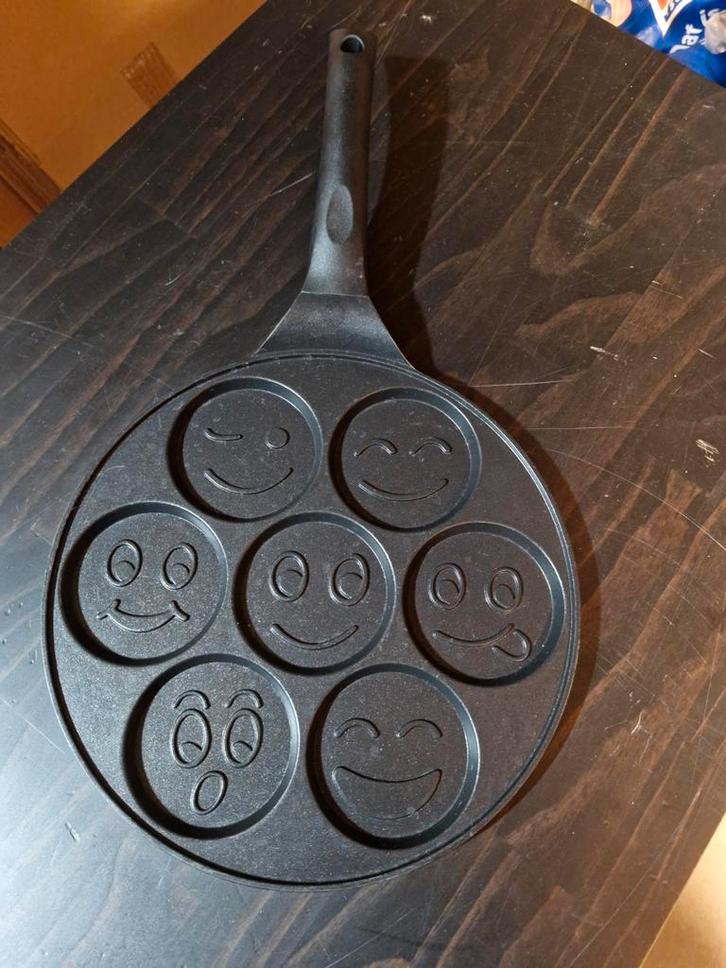 Emoji Pannenkoekenpan, Huis en Inrichting, Keuken | Keukenbenodigdheden, Zo goed als nieuw, Ophalen of Verzenden