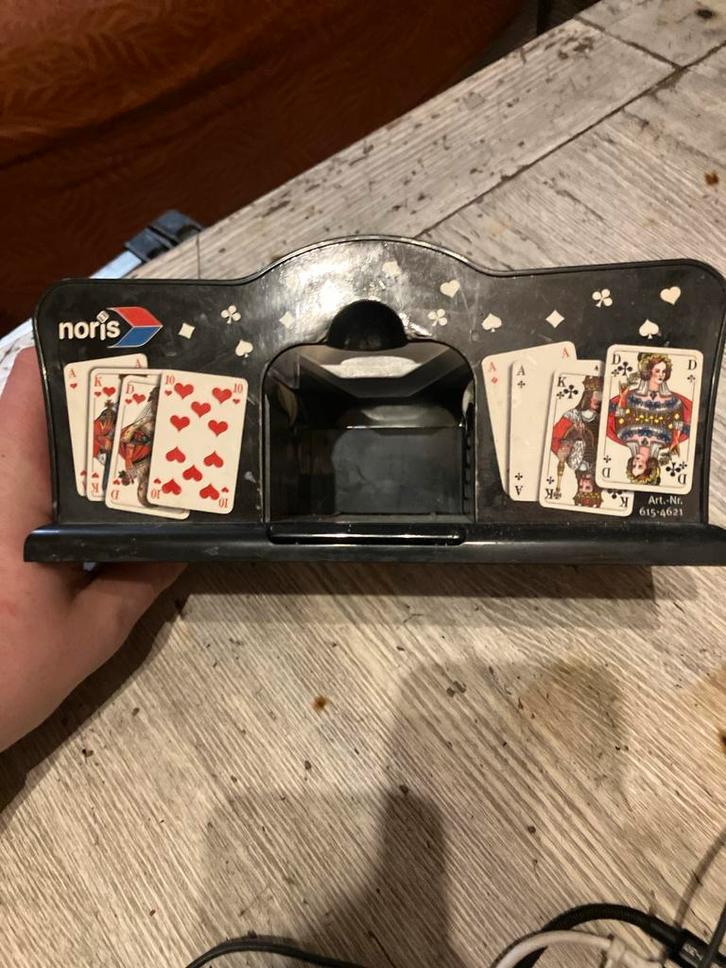 Noris Kaartschudmachine - Speelkaarten Schudden, Hobby en Vrije tijd, Gezelschapsspellen | Overige, Gebruikt, Een of twee spelers