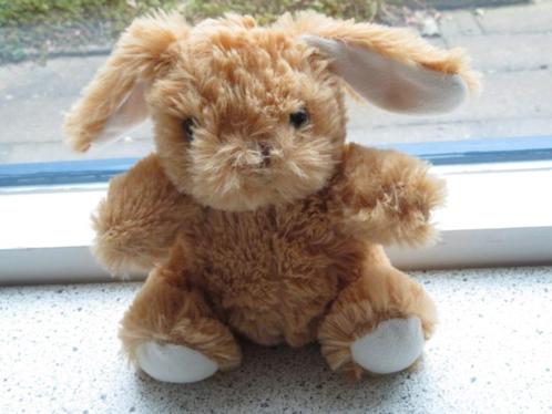 Konijn konijntje merk Toys bruin velours met witte voetzolen, Kinderen en Baby's, Speelgoed | Knuffels en Pluche, Zo goed als nieuw