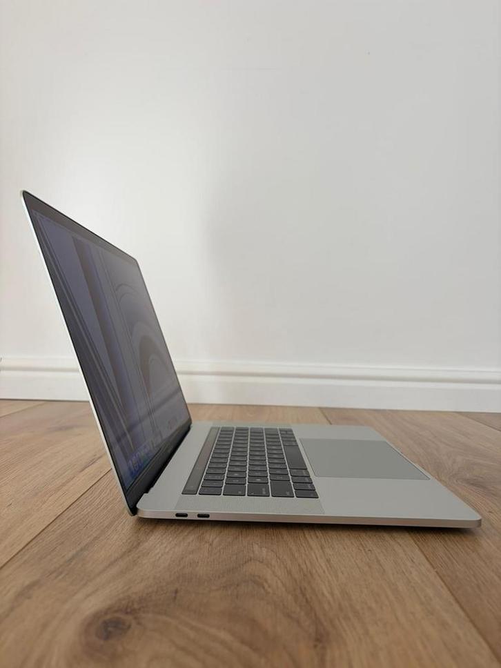 Macbook pro 2017 15 inch i7 defect, Computers en Software, Apple Macbooks, Zo goed als nieuw, MacBook Pro, 15 inch, 2 tot 3 Ghz