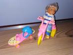 Shelly op fiets met skateboard, Kinderen en Baby's, Speelgoed | Poppen, Gebruikt, Ophalen of Verzenden, Barbie