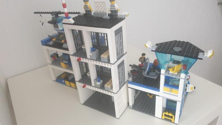 Lego politiebureau 60047 super netjes met doos, Kinderen en Baby's, Speelgoed | Duplo en Lego, Zo goed als nieuw, Ophalen of Verzenden