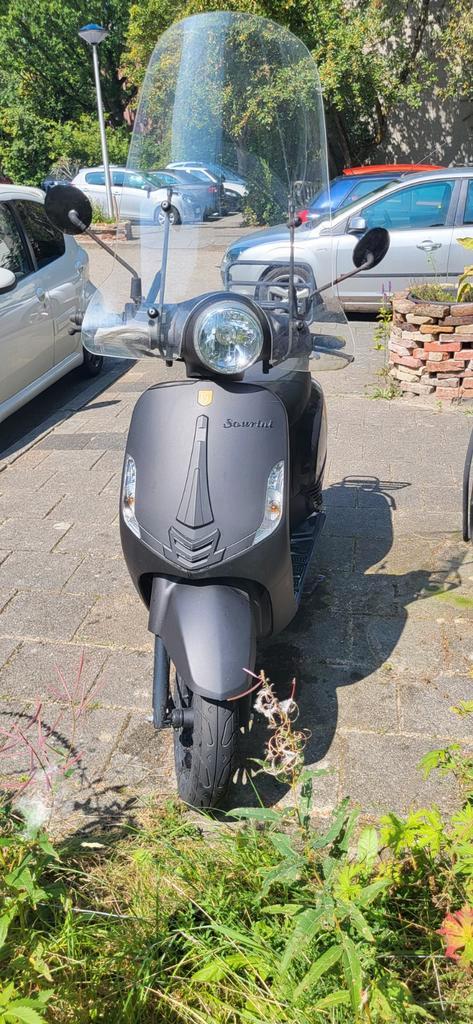 Sourini Scooter 25km/u - 2022, Fietsen en Brommers, Snorfietsen en Snorscooters, Gebruikt, Overige merken, Benzine, Ophalen