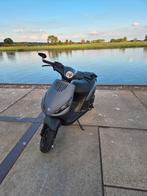 Piaggio zip sp model 12/2017, Fietsen en Brommers, Scooters | Piaggio, Ophalen, Maximaal 45 km/u, Zip, Zo goed als nieuw