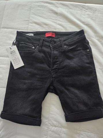 Jack & Jones Heren Korte Broek – Maat XS

Nieuw beschikbaar voor biedingen