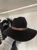 Zwarte hoed met panterprint maat S, Kleding | Dames, Hoeden en Petten, Ophalen of Verzenden, Zo goed als nieuw