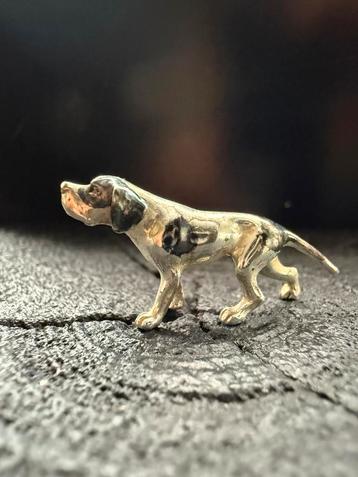 Zilveren miniatuur hond beschikbaar voor biedingen