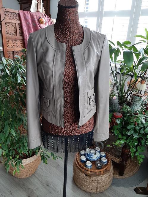 Esprit!Prachtig Stijlvol leren jasje/strikje op zakken mt 40, Kleding | Dames, Jasjes, Kostuums en Pakken, Zo goed als nieuw, Jasje