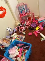 Te koop BARBIE HUIS met meubels, barbies etc, Kinderen en Baby's, Speelgoed | Poppenhuizen, Ophalen of Verzenden, Toebehoren