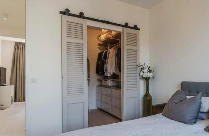 Houten schuifdeuren met zwarte rail, Doe-het-zelf en Verbouw, Deuren en Horren, Zo goed als nieuw, Binnendeur, Schuifdeur, Ophalen