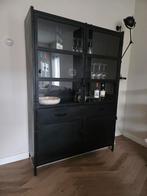 Eleonora Industriële Buffetkast, Ophalen