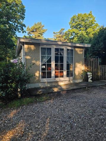 Super mooi onderhoudsvrij chalet op een mooie vaste jaarplek beschikbaar voor biedingen