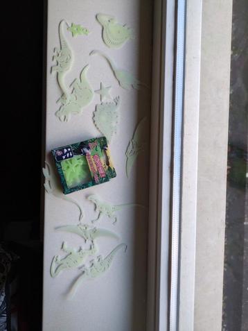 Dino Glow in the Dark - Deel gebruikt, maar goed! Deel nieuw beschikbaar voor biedingen