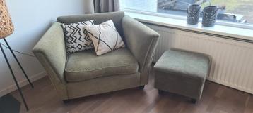 Mosgroene loveseat/fauteuil met poef beschikbaar voor biedingen