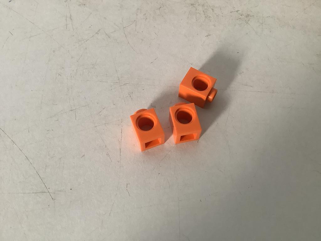 Lego technic steen 1x1 met gat oranje, Kinderen en Baby's, Speelgoed | Duplo en Lego, Ophalen of Verzenden, Gebruikt, Losse stenen