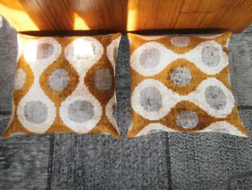 2 nieuwe ikat sierkussens  beschikbaar voor biedingen