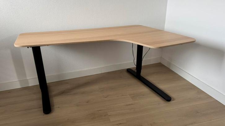 Elektrisch verstelbaar hoekbureau Bekant, Huis en Inrichting, Bureaus, Zo goed als nieuw, Elektrisch, In hoogte verstelbaar, Ophalen