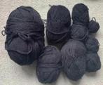 Grote en kleinere knotten van hetzelfde zwarte garen / wol, Hobby en Vrije tijd, Breien en Haken, Ophalen of Verzenden, Zo goed als nieuw