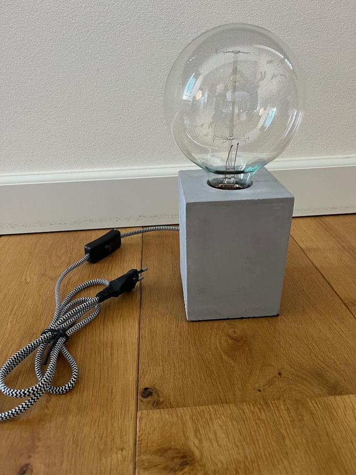 Xenos tafellamp cement, Huis en Inrichting, Lampen | Tafellampen, Nieuw, Minder dan 50 cm, Overige materialen, Verzenden