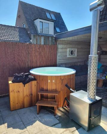 Zelfbouw hottub van "Life en Tubs" beschikbaar voor biedingen