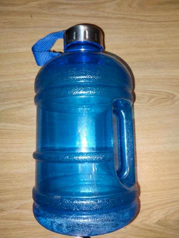2 liter fles beschikbaar voor biedingen