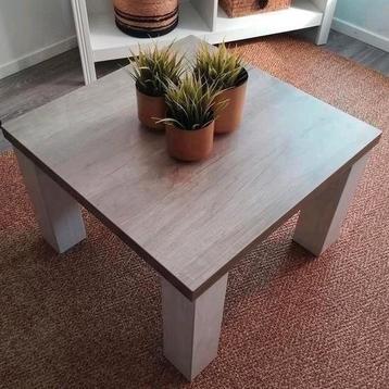 🌿 Landelijke salontafel, bijzettafel 🌿 Afm. 67 bij 67 cm.  beschikbaar voor biedingen