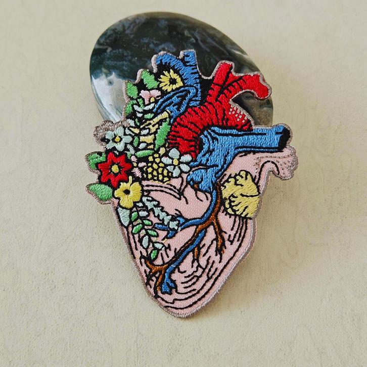 Strijk embleem applicatie Patch hart met bloemen, Hobby en Vrije tijd, Kledingapplicaties en Hotfix, Nieuw, Ophalen of Verzenden