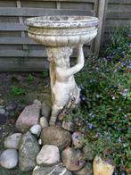 Tuinbeeld steen-beton jongen met ronde bak, Tuin en Terras, Tuinbeelden, Ophalen, Gebruikt, Steen, Mensenbeeld