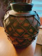 Oude aardewerk kruik vaas met houten harnas, Antiek en Kunst, Ophalen of Verzenden