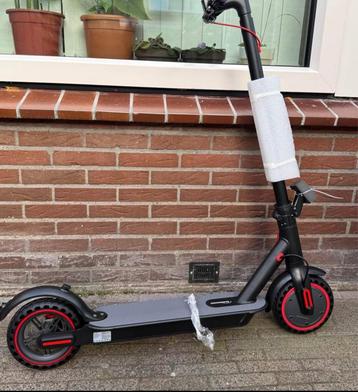 NIEUWE elektrische step( Bediening via je smartphone) 350V beschikbaar voor biedingen