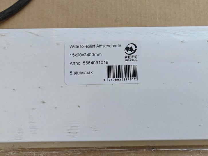 8 Witte plinten, Doe-het-zelf en Verbouw, Plinten en Afwerking, Nieuw, Plinten, Mdf, 200 tot 250 cm, Ophalen