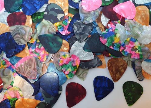 GRATIS VERZENDING!! 100 celluloid plectrums Pearl mix kleure, Muziek en Instrumenten, Instrumenten | Toebehoren, Nieuw, Ophalen of Verzenden