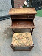 Ouderwets bureautje met krukje, Antiek en Kunst, Ophalen of Verzenden