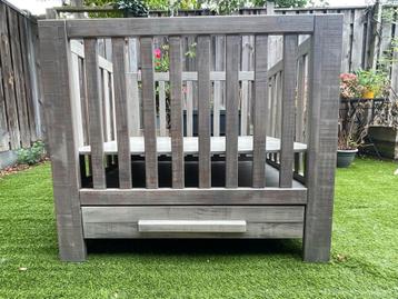 Box met matras en lade - verstelbaar. Matrasmaat 80x100 beschikbaar voor biedingen