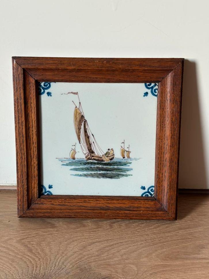 Antieke tegel Makkum Tichelaar met zeilschip, Antiek en Kunst, Antiek | Wandborden en Tegels, Ophalen of Verzenden
