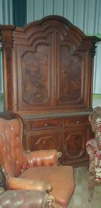 Klassiek noten buffetkast, Antiek en Kunst, Curiosa en Brocante, Ophalen