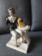 beeld van een dame met hond art deco stijl, Ophalen of Verzenden, Zo goed als nieuw, Mens