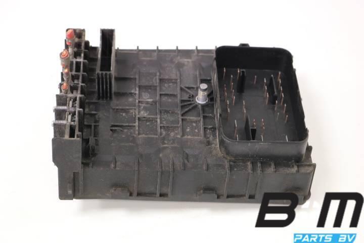 Zekeringkast in motorruimte Volkswagen Golf 5 1K0937125A, Auto-onderdelen, Elektronica en Kabels, Gebruikt