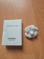 Originele Coco Chanel Camelia, witte broche, speld, Overige materialen, 4 tot 7 cm, Wit, Nieuw