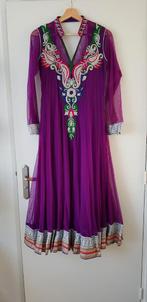Anarkali Indiase jurk paars met strass in de maat M / 38, Maat 38/40 (M), Ophalen of Verzenden, Zo goed als nieuw, Paars
